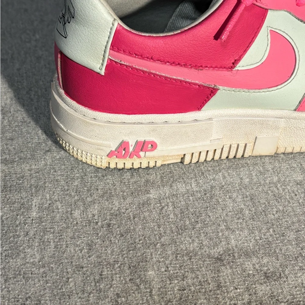Nike Air Force 1 Pixel Women's 8.5 Pink and White Athletic Shoes - Picture 9 of 12